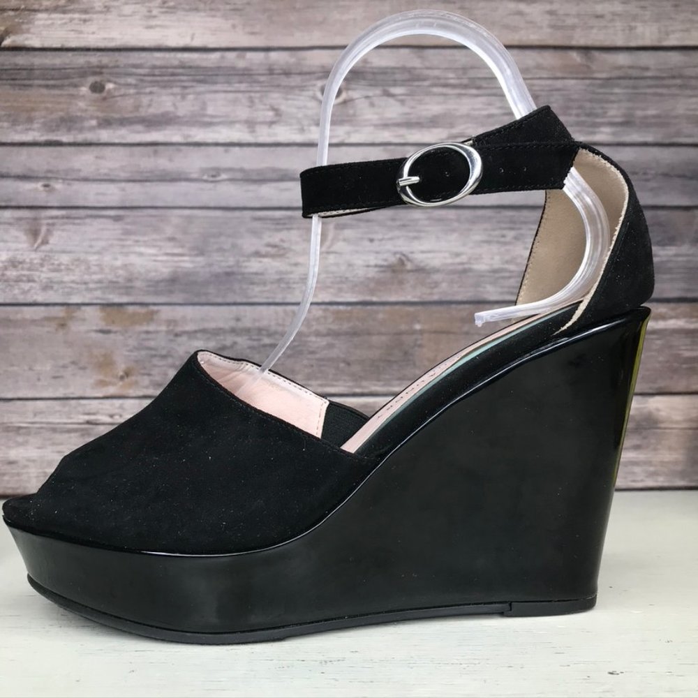 Chinese Laundry Black Platform Sandal, 10M